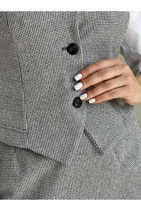 Жіноча жилетка з кашеміру. Жилетка з широким лацконом на три гудзика.