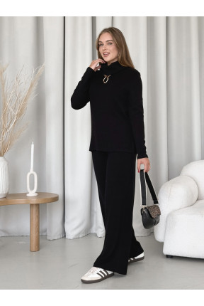 Жіночий ангоровий костюм із кофтою та широкими штанами. Штани прямого крою з 2 кишенями, пояс на резинці. Кофта з високим горлом.