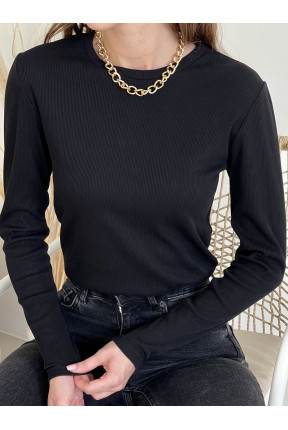 Базовий гольф-водолазка у рубчик. Кругла горловина, довгий рукав, в міру обтягує.