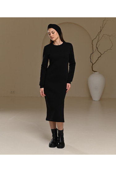 Теплое платье на флисе с манжетами  чорного цвета