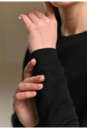 Теплое платье на флисе с манжетами  чорного цвета