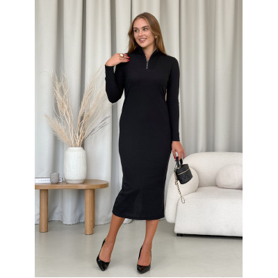 Довге жіноче плаття в рубчик з розрізом ззаду. Сукня вільного крою, горловина на блискавці, довгі рукави.