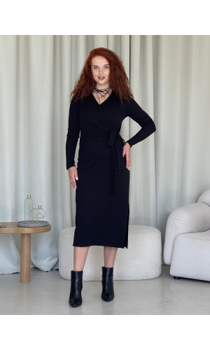 Довга тепла сукня в рубчик на флісі на запах. Сукня вільного крою, з довгими рукавами та бічним розрізом.