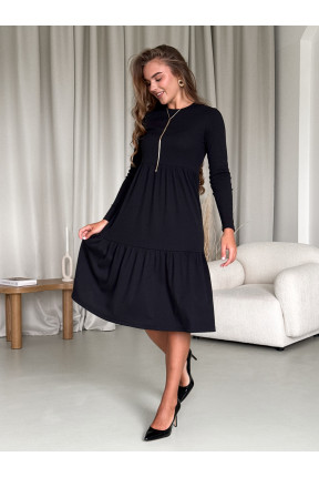 Сукня в рубчик з вільними стегнами, не обтягує.