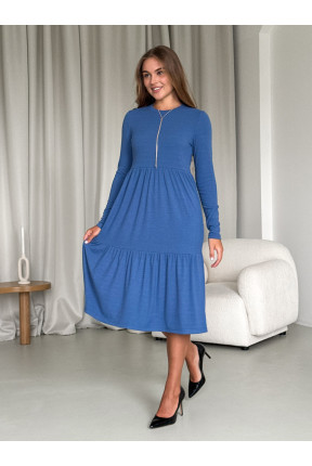 Сукня в рубчик з вільними стегнами, не обтягує.