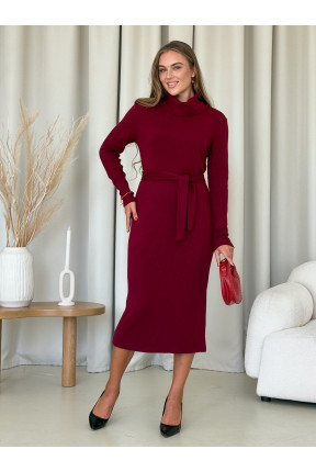 Сукня- светр з ангори з пояском та бічним розрізом. Сукня з довгим рукавом не обтягує та приховує недоліки фігури.