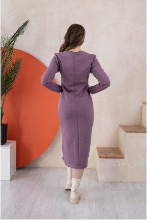 Теплое платье на флисе с манжетами лавандового цвета