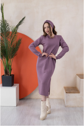 Теплое платье на флисе с манжетами лавандового цвета