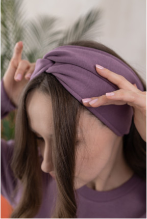 Теплое платье на флисе с манжетами лавандового цвета