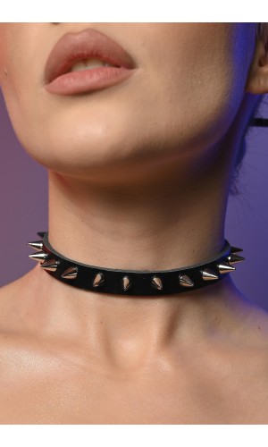 Чокер мінімалістичний жіночий з шипами 602
