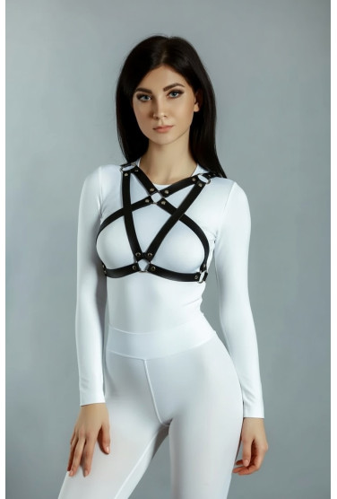 Портупея з візерунком, яка підкреслює груди 169_1