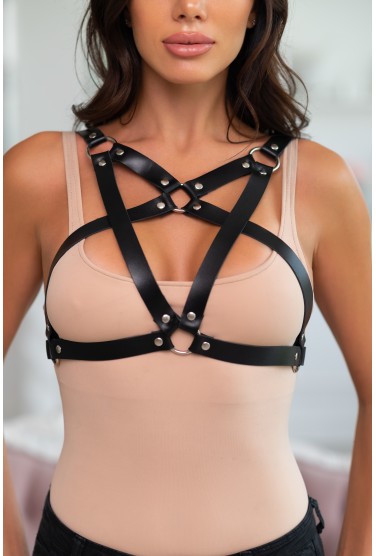 Портупея, подчеркивающая грудь 169